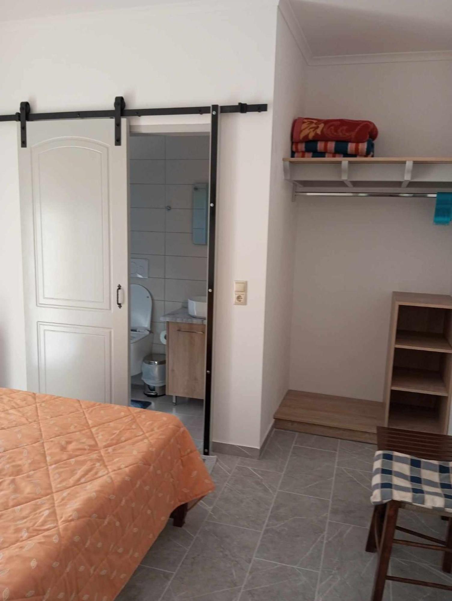 Gerekos Studios And Apartments Agios Georgios  Buitenkant foto